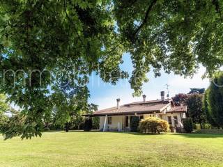 Villa in vendita a casnate con bernate 