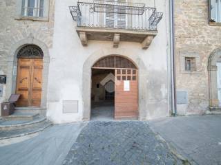 Garage in vendita a vitorchiano via borgo cavour, 35