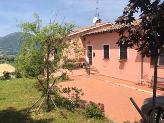 Casa indipendente in vendita a camerino località seola alta