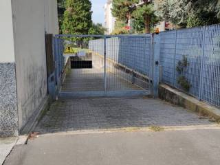 Garage in vendita a paderno dugnano via louis armstrong, 9