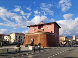 Villa bifamiliare in affitto a forte dei marmi 