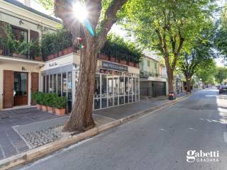 Bar in vendita a cattolica viale giosuè carducci, 13