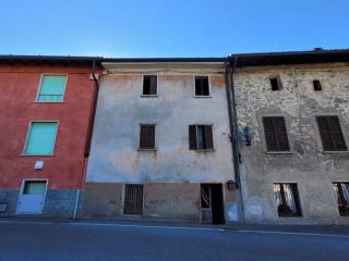 Casa indipendente in affitto a peia via peia bassa