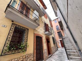 Appartamento in vendita a fondi casa indipendente via tiberio, 7