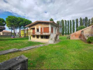 Casa indipendente in vendita a lendinara via rasa lendinara