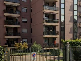 Garage in affitto a torino via salbertrand, 83