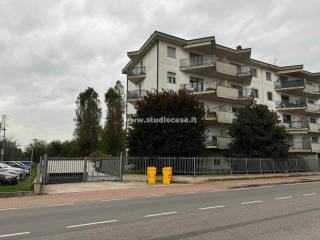 Garage in vendita a lodi via san colombano,22