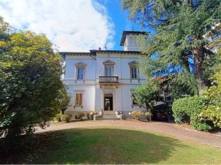 Villa in vendita a verbania viale giuseppe azari, 43