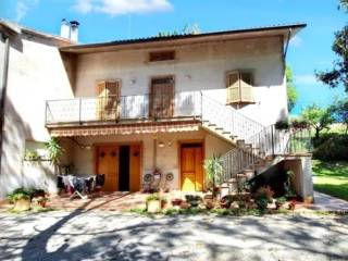 Villa all'asta ad appignano contrada verdefiore, 14, 62010 appignano mc, italia