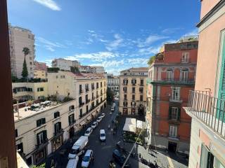 Appartamento in affitto a napoli via chiaia, 142