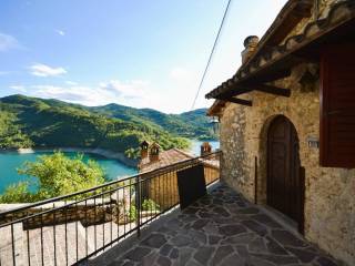 Appartamento in vendita a castel di tora via umberto i