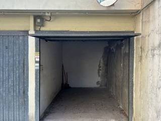 Garage in affitto a roma viale cesare pavese, 281