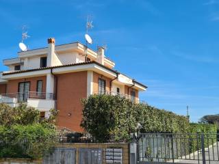 Villa bifamiliare in in affitto da privato a roma via raffaele paparella, 70