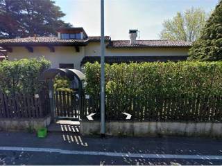 Villa all'asta a besana in brianza via giuseppe mazzini, 65