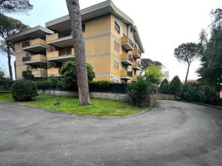 Garage in vendita a roma via maria pezzè pascolato, 71