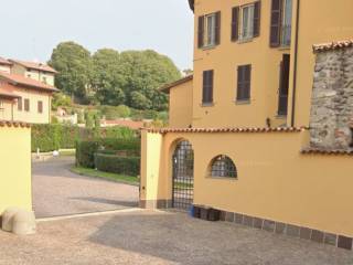 Garage in vendita a palazzolo sull'oglio via mura, 30