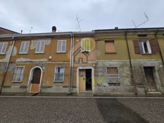 Casa indipendente in vendita a luzzara via celestino iotti 26