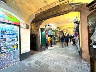 Magazzino in vendita a genova vico san raffaele, 4