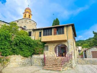 Villa bifamiliare in vendita a villa faraldi sp35