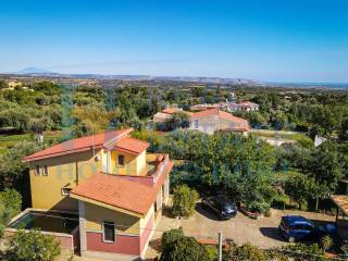 Villa in vendita a canicattini bagni via roma, 1