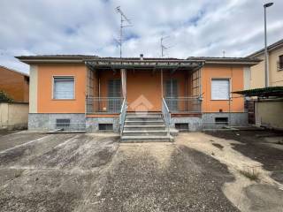 Casa indipendente in vendita a vercelli via pertengo, 5