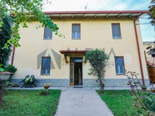 Casa indipendente in vendita a forlì via curzio poletti