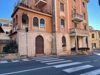 Garage in vendita a imperia via giacomo agnesi, 14