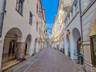 Negozio in affitto a bolzano via dei portici, 39