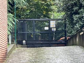 Garage in affitto a milano via bernardo zamagna, 19