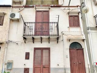 Casa indipendente in vendita a chiusa sclafani piazza santa rosalia, 30/31