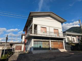 Casa indipendente in vendita ad artogne via g. leopardi, 42