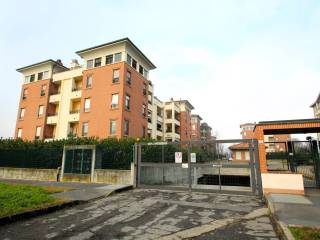 Garage in vendita a cambiago via della liberazione