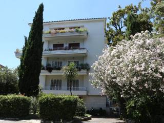 Garage in vendita a roma via odoardo beccari, 30a