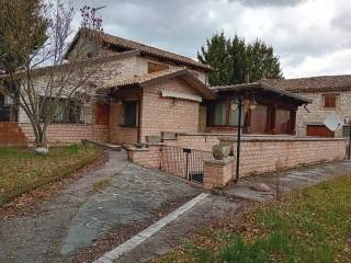 Villa in vendita a urbino via metauro