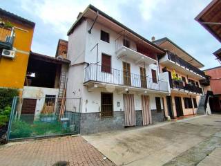 Casa indipendente in vendita a cerano via giuseppe garibaldi, 25