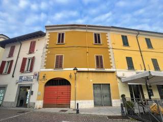 Intero stabile in vendita a chiari piazza martiri della libertà, 1