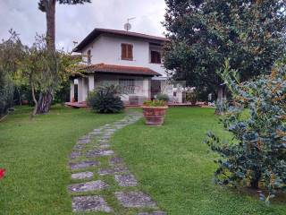 Villa in vendita a forte dei marmi via mazzini