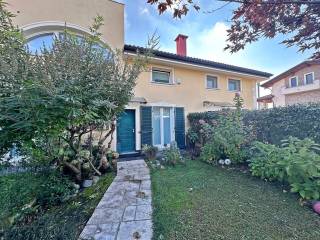 Villa a schiera in vendita a oleggio via gaggiolo, 73a