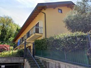 Villa a schiera all'asta a castelmarte via sasso del numero, 18