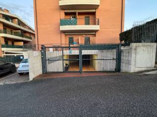 Garage in affitto a roma via del fosso di sant'andrea, 92