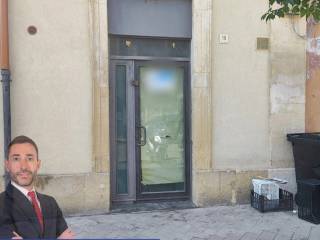 Negozio in vendita a siracusa corso timoleonte, 19