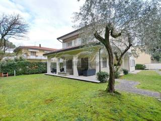 Villa in vendita a massa via firenze