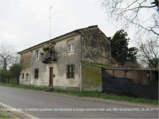 Casa indipendente all'asta ad alagna via via piave , 32