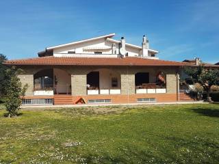 Villa bifamiliare in in vendita da privato a rignano flaminio via del caravaggio, 15