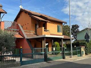 Villa bifamiliare in vendita a casaletto lodigiano via torre borromea, 32