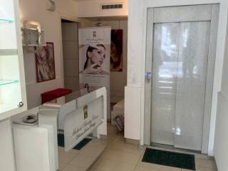 Negozio in in affitto da privato ad aversa piazza principe amedeo, 21