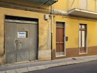 Garage in vendita a ragusa via enrico elia, 32