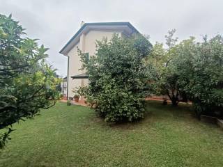 Villa a schiera in vendita a carrara via provinciale carrara-avenza,, 89