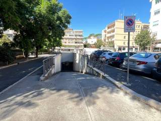 Garage in affitto a roma piazza fonteiana