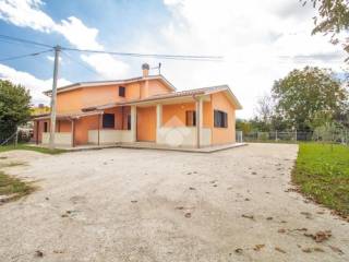 Villa in vendita a rieti via celestino rosatelli, 36